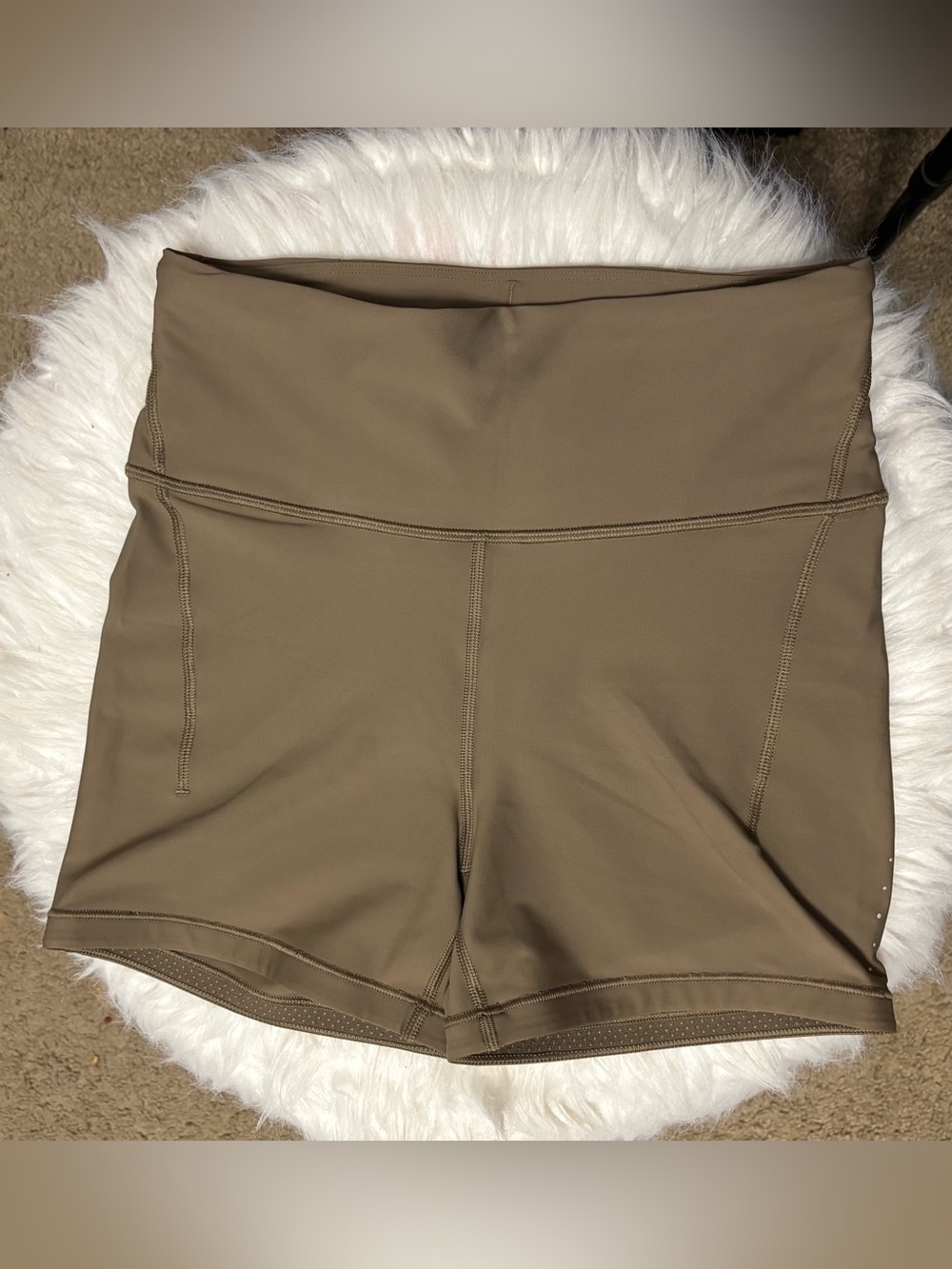 NWOT Athleta Pacesetter 4” Shortie Mini Short Size Small Brown Tan Color